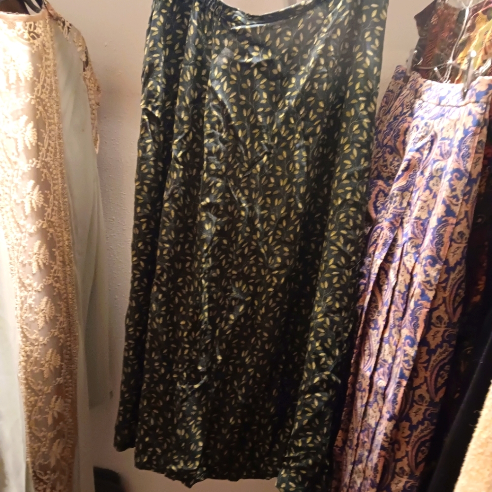 Coldwater creek green with gold leaves skirt